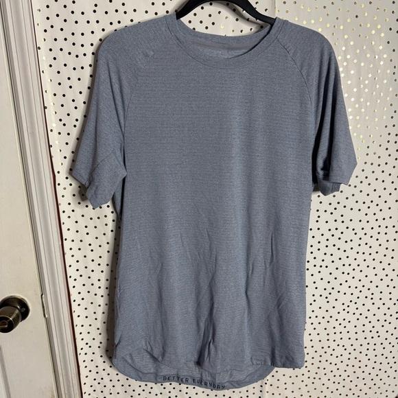 Lululemon Men's Blue Short Sleeve Shirt - Picture 1 of 6